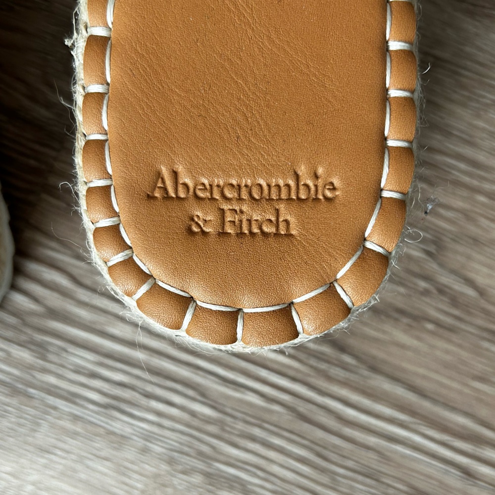 Abercrombie & Fitch platform heels tan size 6.5